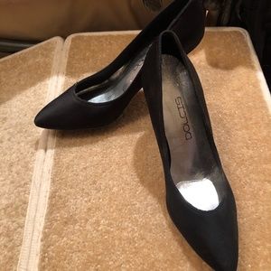 DOLCIS Black satin dress shoes. Size 7M. Slight wear but good condition.